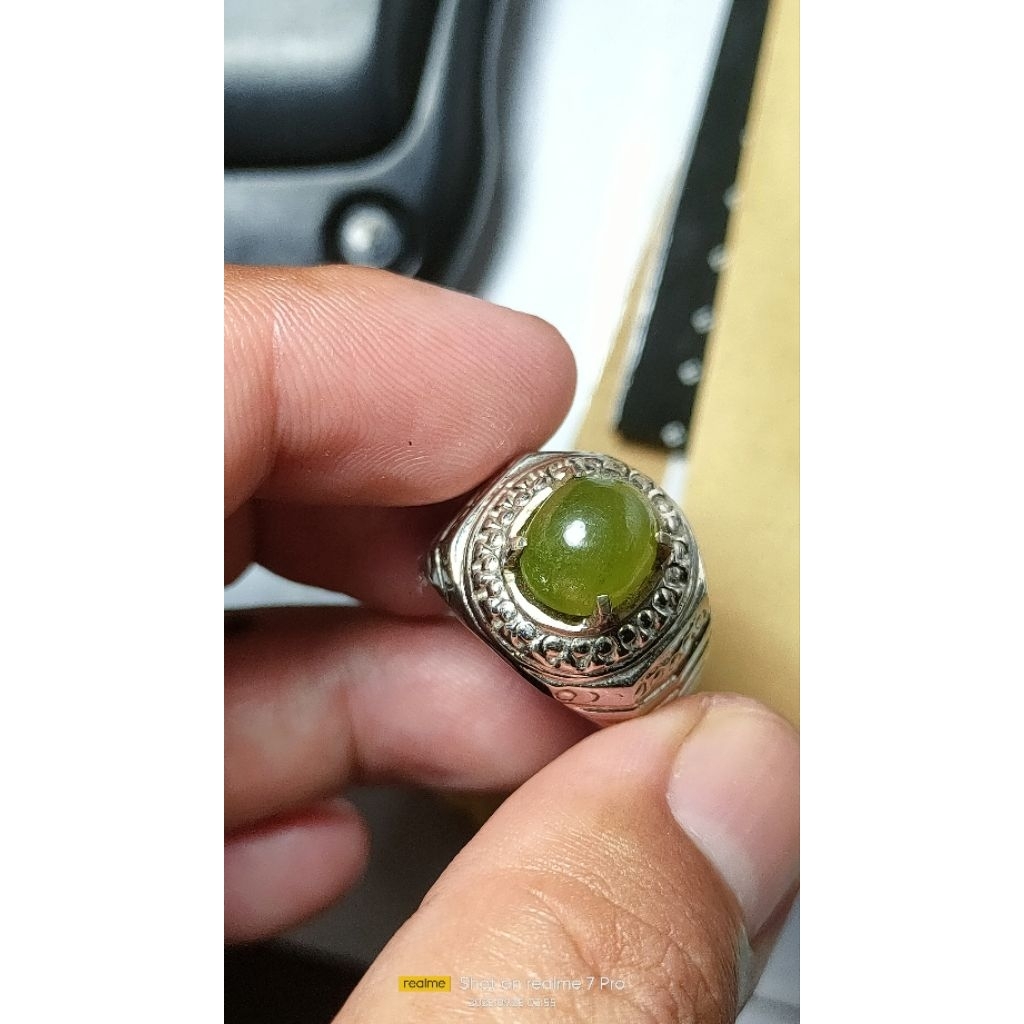 cincin natural green sapphire