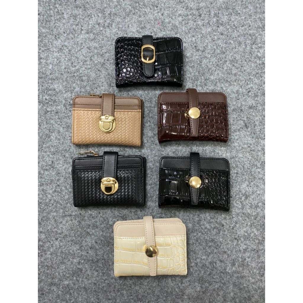 Dompet uang dan kartu