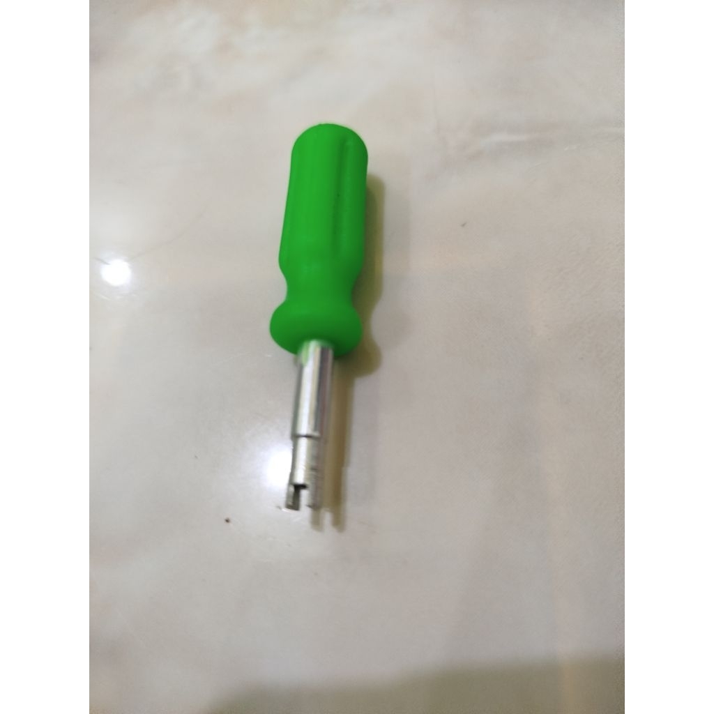 OBENG UNTUK BUKA DAN PASANG PENTIL SEGALA BAN  DALAM