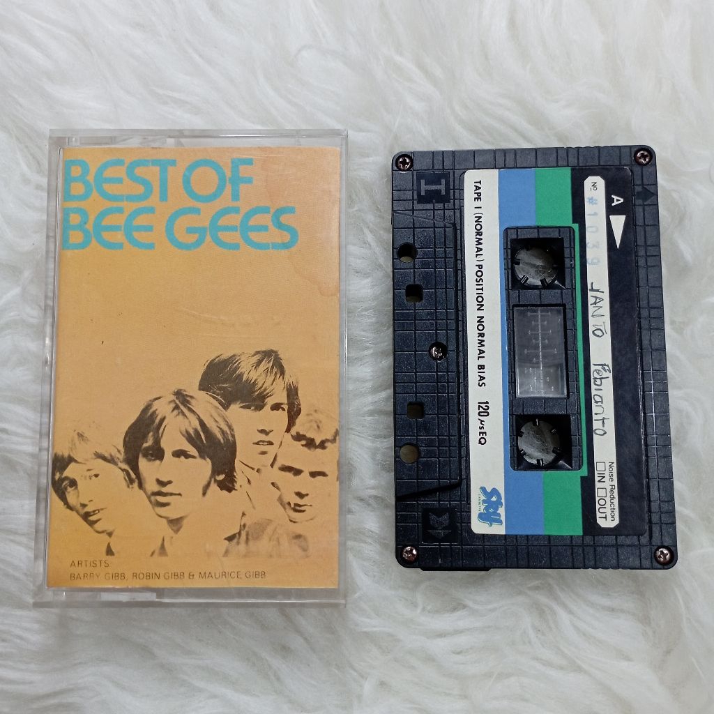 Kaset Pita Bee gees