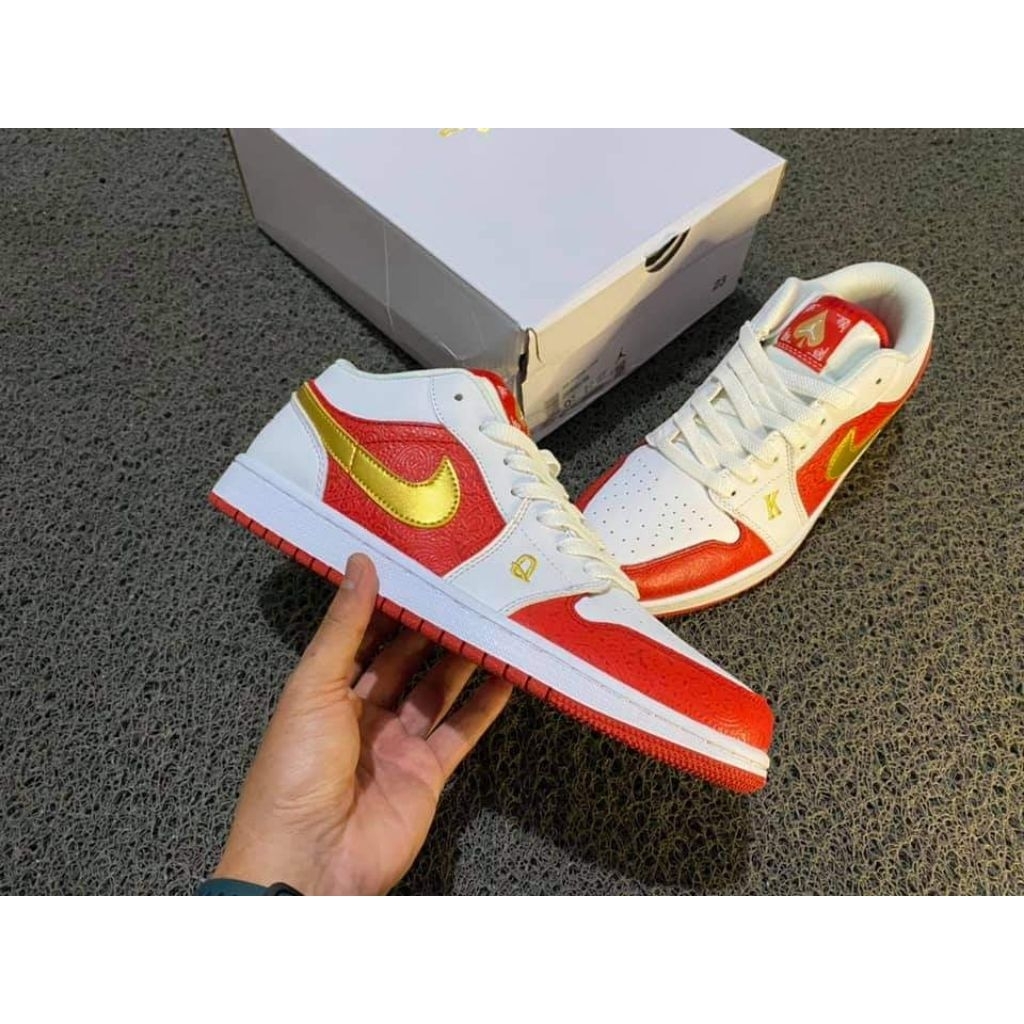 SEPATU JORDAN 1 LOW SPADES