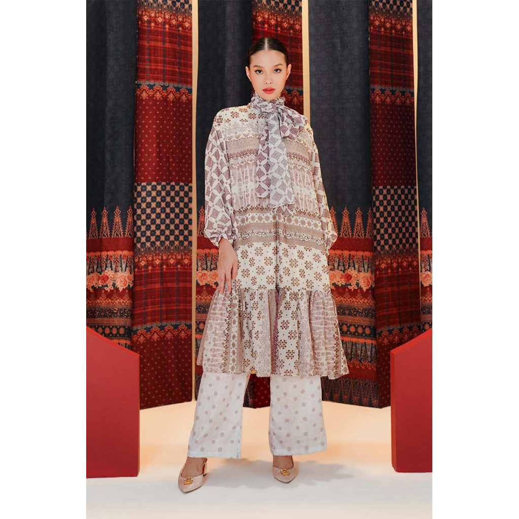 New Benang Jarum Tag 975.000 red label - Benang Pelangi Inten Tunic warna Ivory size M