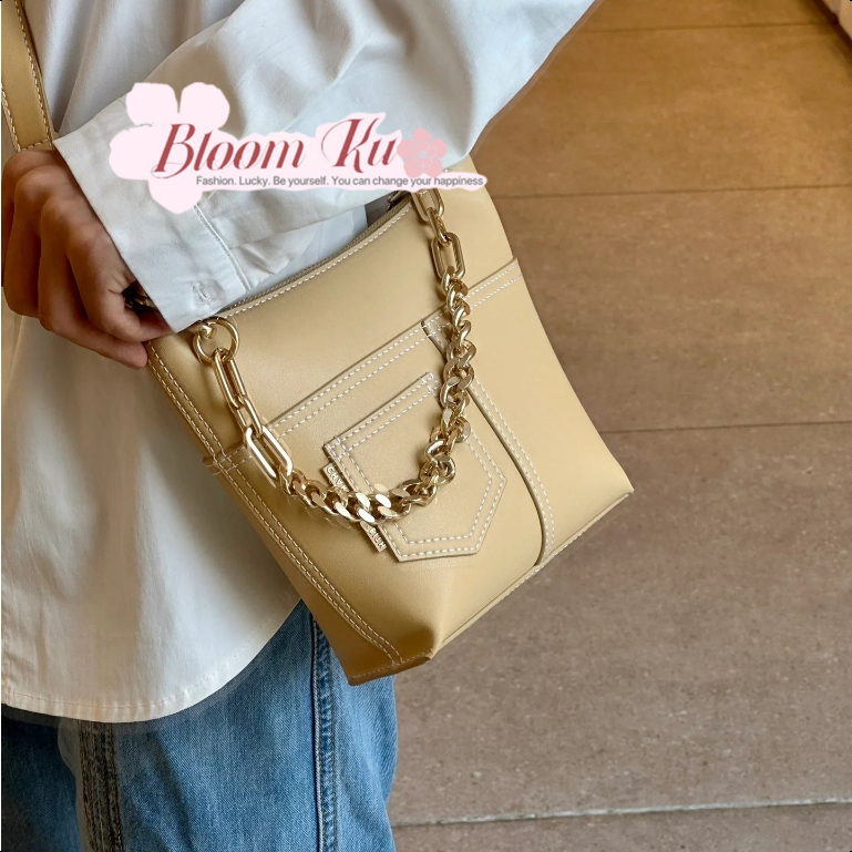 Tas CK bucket crossbody armpit bag dengan aksen jahitan saku shoulder bag CK06048 Tas Wanita