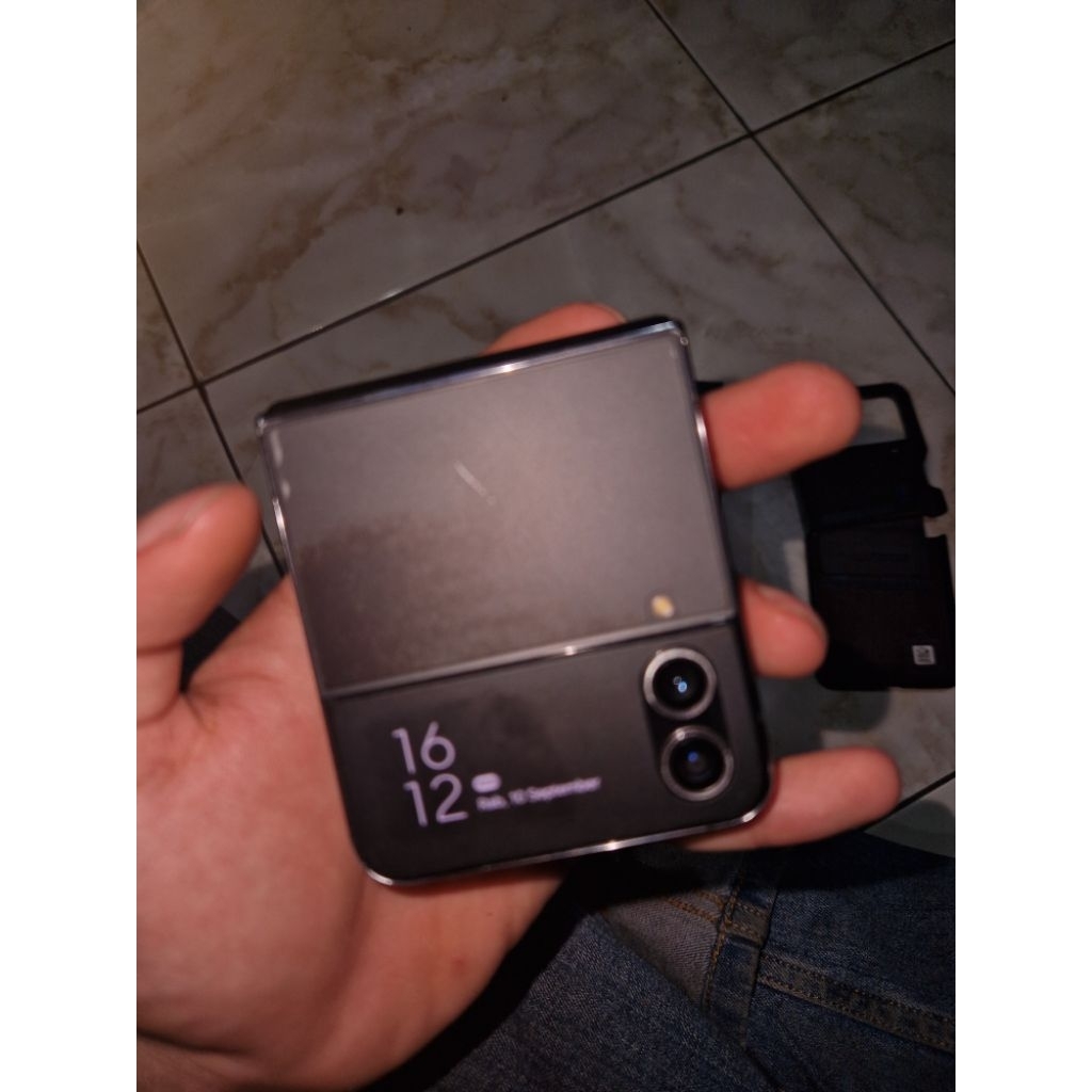 SAMSUNG FLIP 4