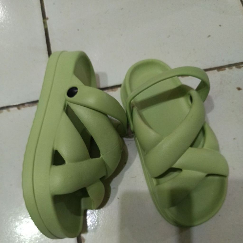 Sandal anak cewek tali kokop.. ukuran tanggung 31.32 .33.34.35