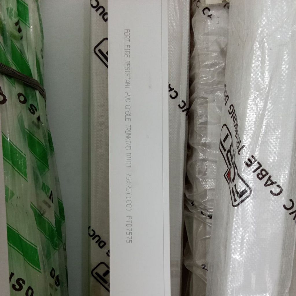 KABEL DUCT NON DOUBLE TAPE 1,7 METER PELINDUNG KABEL 75x75 DUCTING