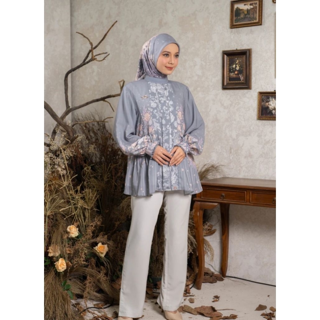preloved nahira blouse wearing klamby abu size L