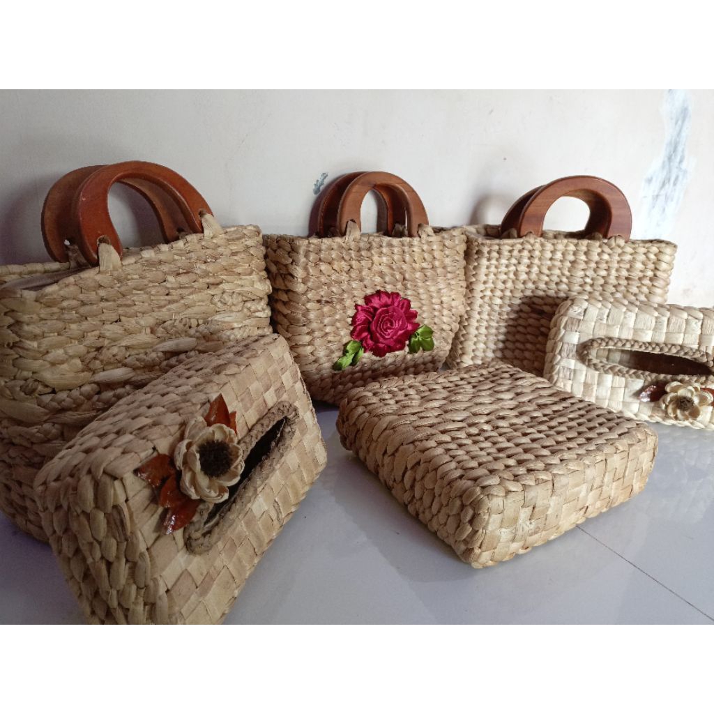 Kotak Tissue / Tempat Tissue Anyaman Eceng Gondok