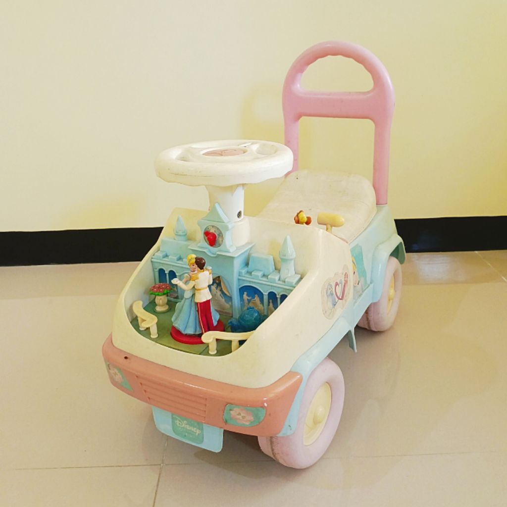 Mainan Anak Mobil2an Ride-On Disney Princess (preloved/second)