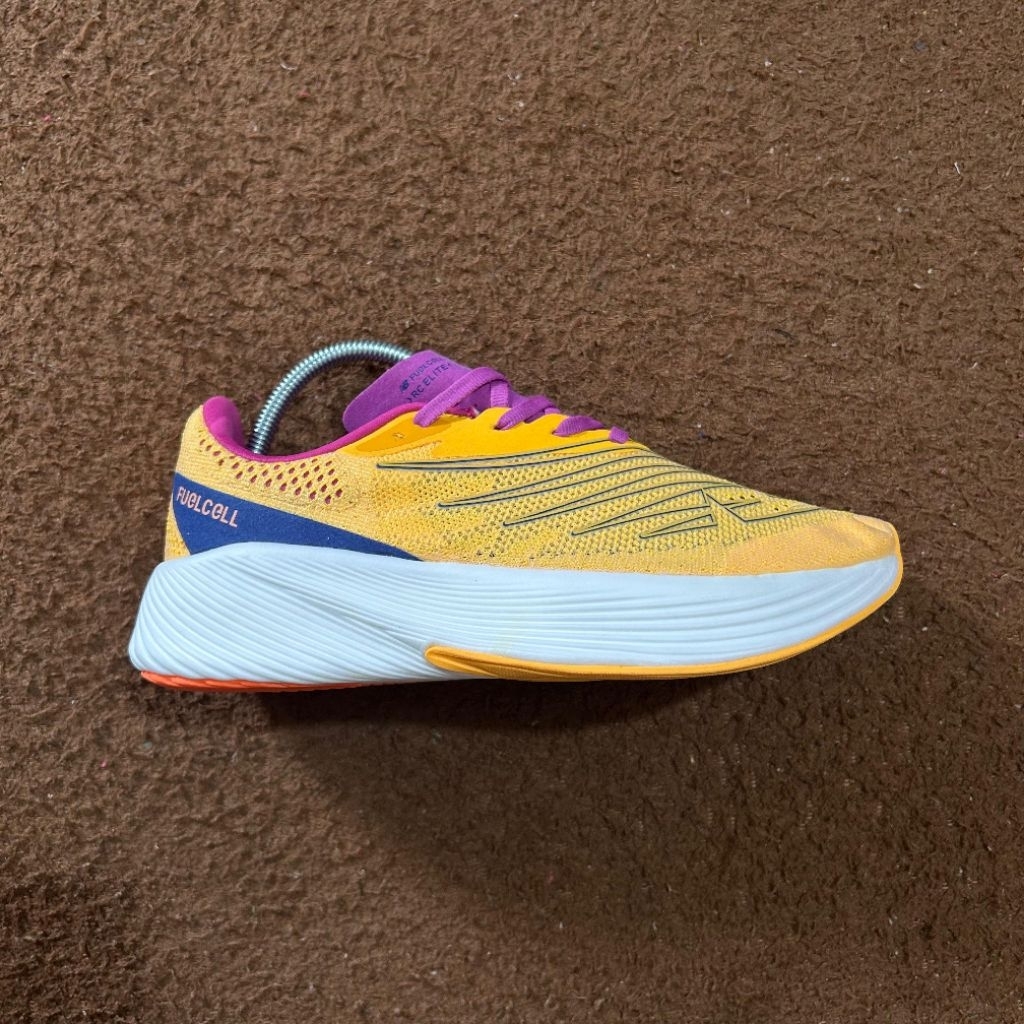 New Balance Running FuelCell RC Elite v2 Vibrant Apricot