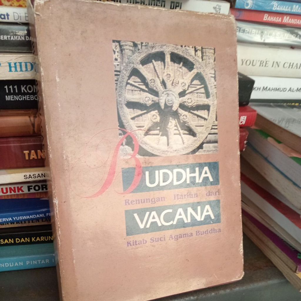 BUDDHA VACANA RENUNGAN HARIAN KITAB SUCI AGAMA BUDDHA