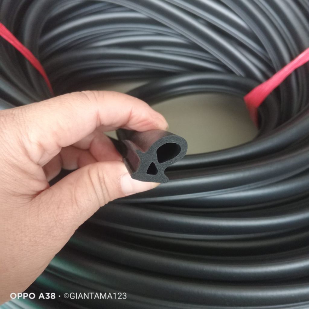 Karet Spon ,Karet list Pintu Balon Mobil Universal, Harga 1 meter