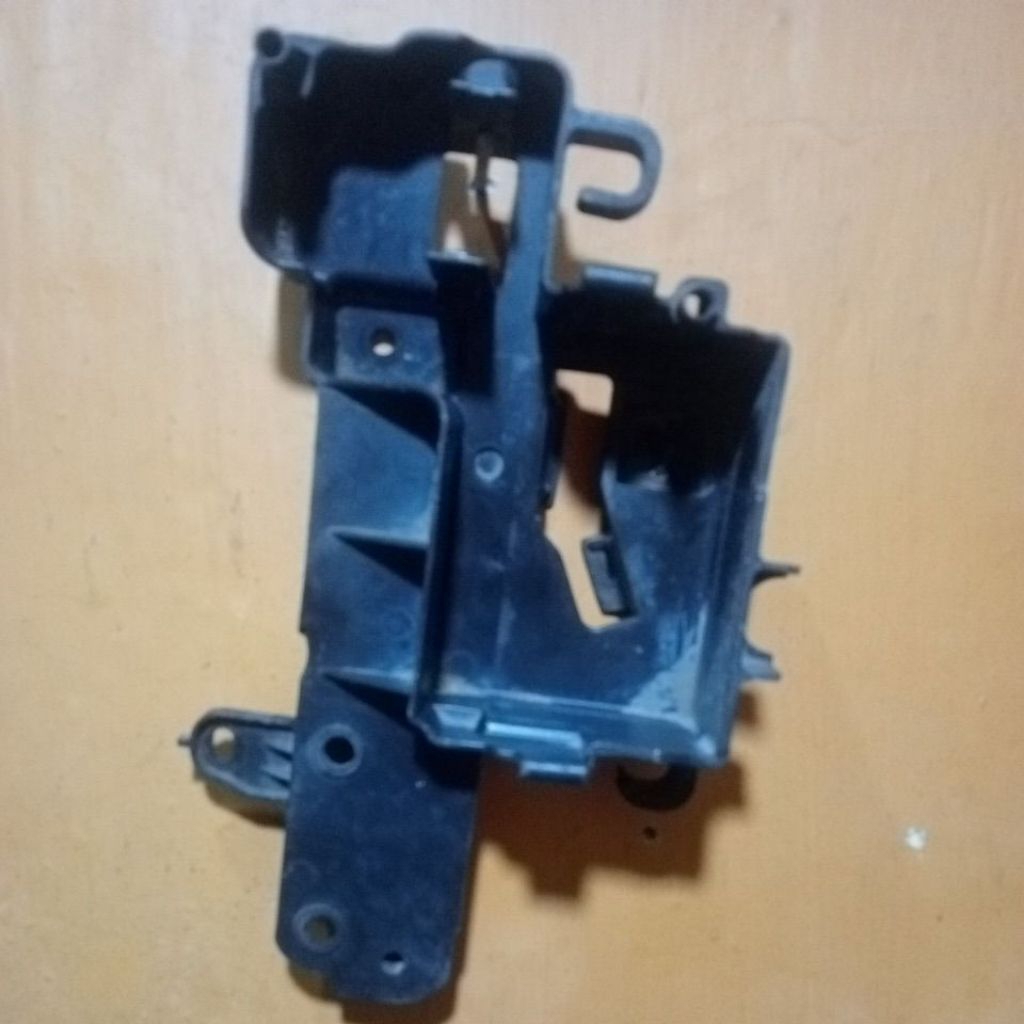 Box wadah aki motor Yamaha Byson karbu original