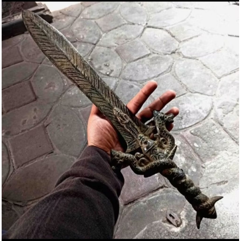 PAJANGAN KADGA MOTIF NAGA BAHAN KUNINGAN