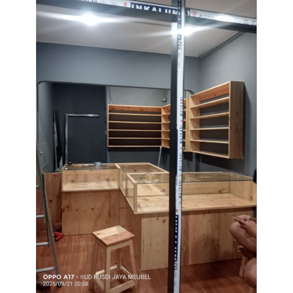 etalase dan rak kayu jati Belanda