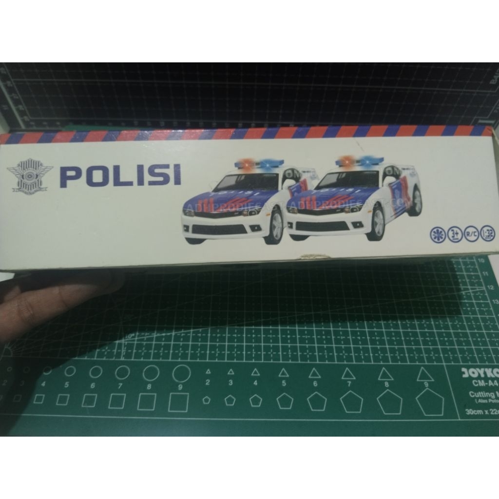 mainan mobil remot polisi