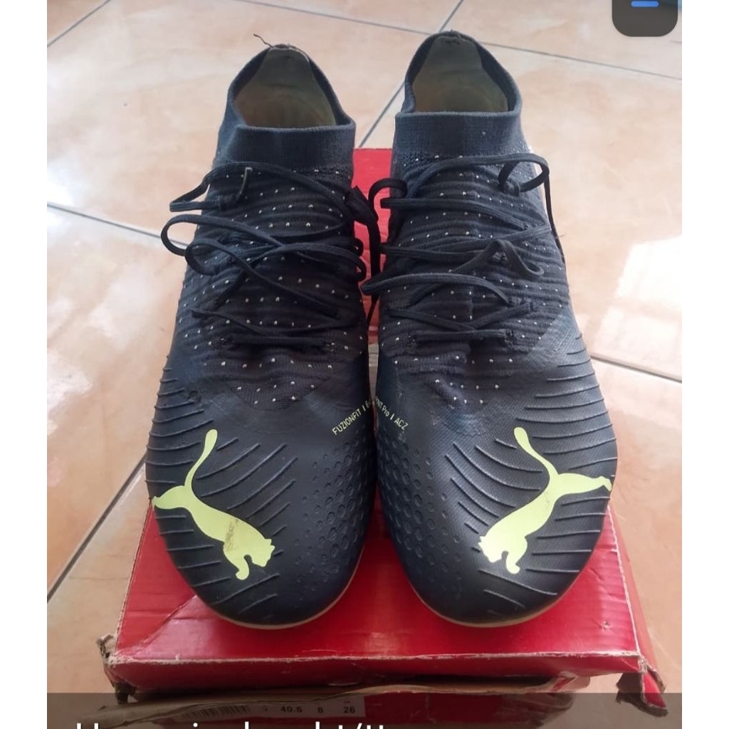 sepatu bola Puma original store size 40,5 insole 26cm second