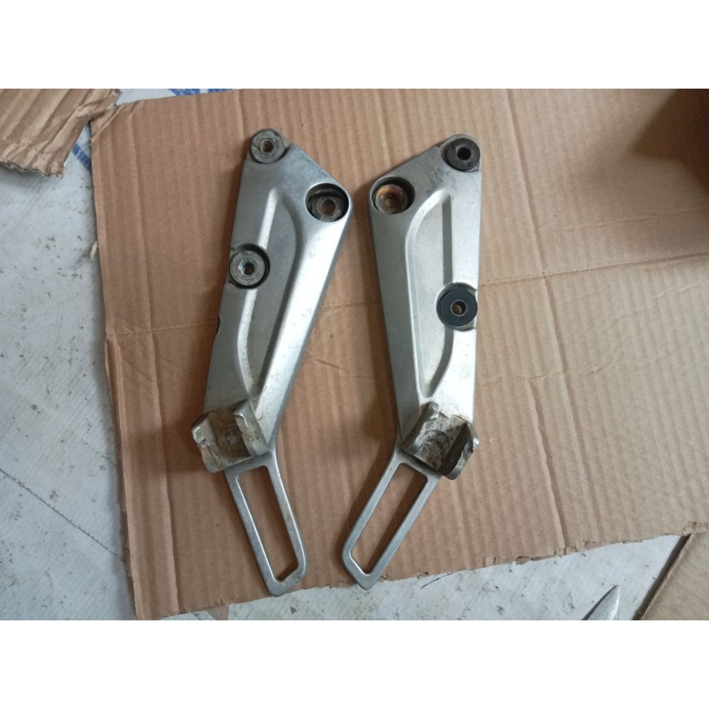 POSTEP PIJAK KAKI DUDUKAN FOOTSTEP KANAN/KIRI BELAKANG SUPRA X LAMA ORI COPOTAN