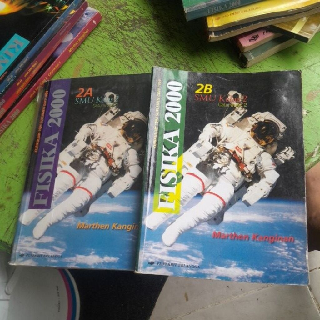 BUKU FISIKA 2000 UNTUK SMA KELAS 2 caturwulan 1&2 KURIKULUM 1994 suplemen GBPP 1999 PENERBIT ERLANGG