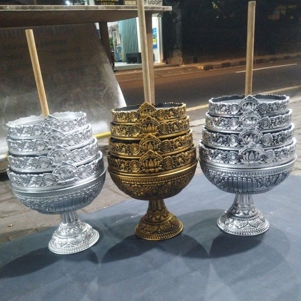 dulang susun 4 dan 3,bahan melamin,tidak mudah retak.lengkap dengan kayunya