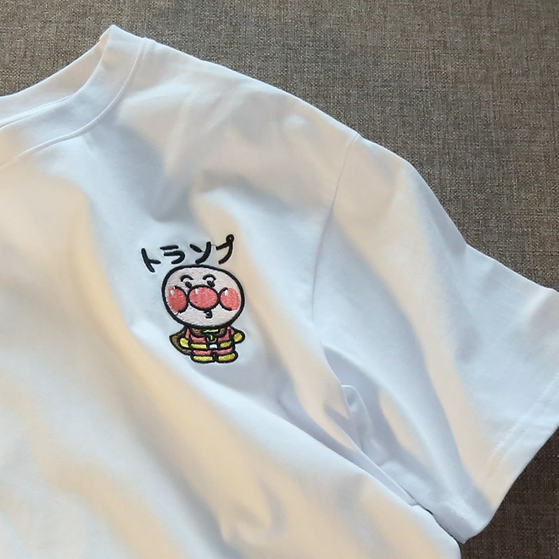 Kaos Putih dengan Desain Kartun Anpanman yang Imut, Cocok untuk Penggemar Anpanman dan Gaya Kasual