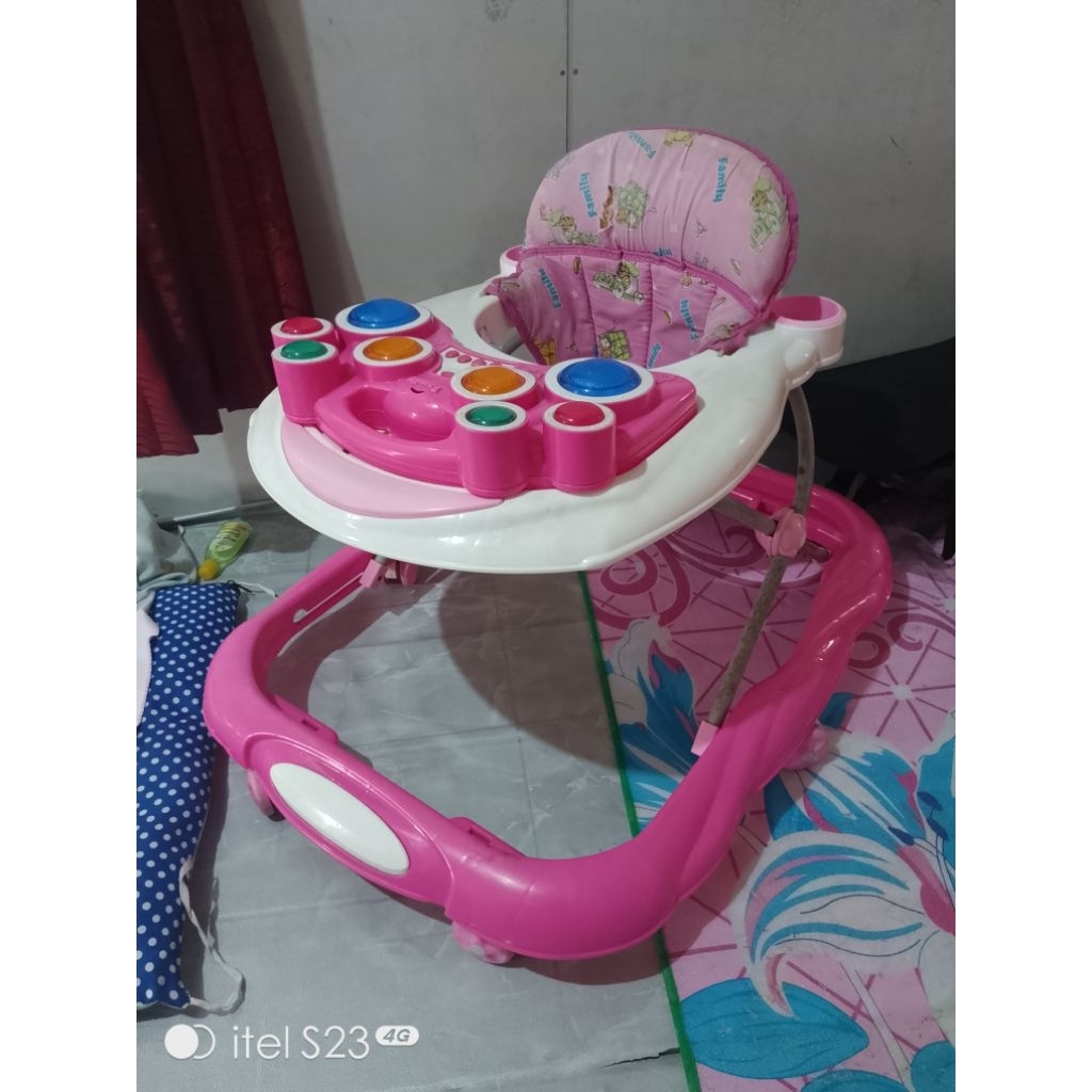 Kereta bayi merk family bekas murah