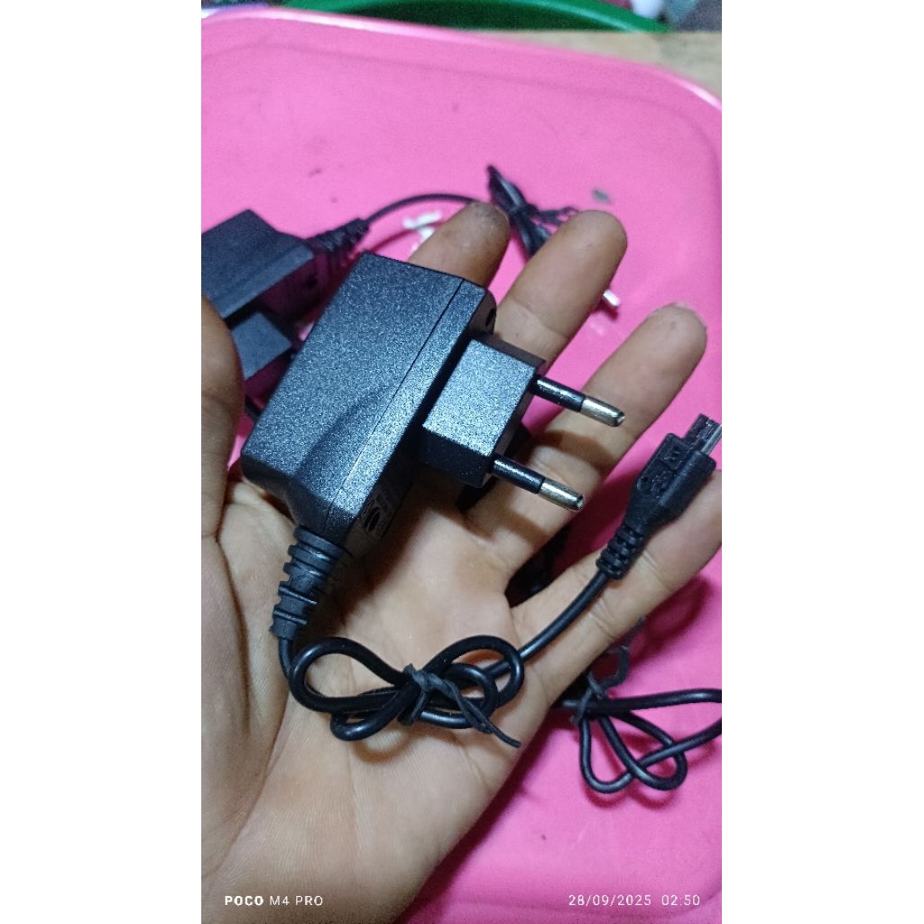 Charger Hp android cina an tipe micro USB out  5v 500mA