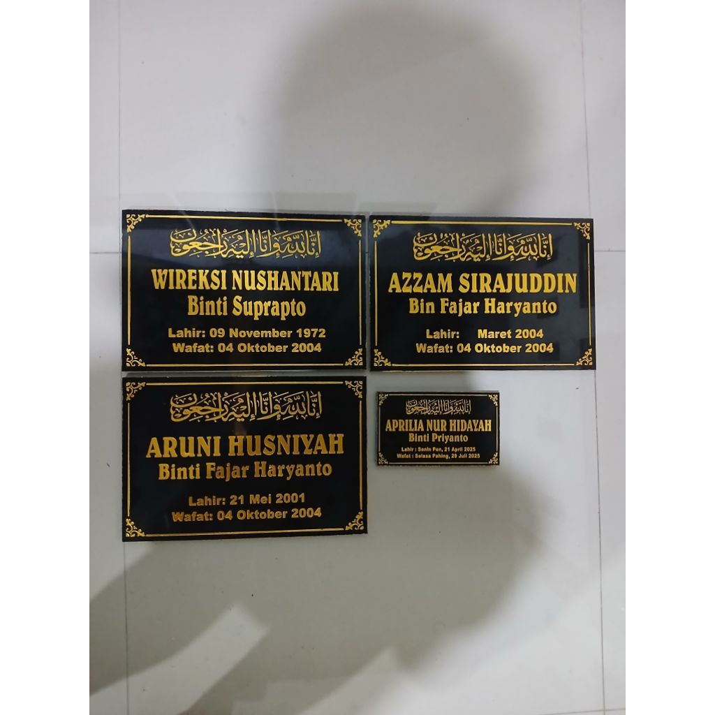 prasasti proyek / batu nisan