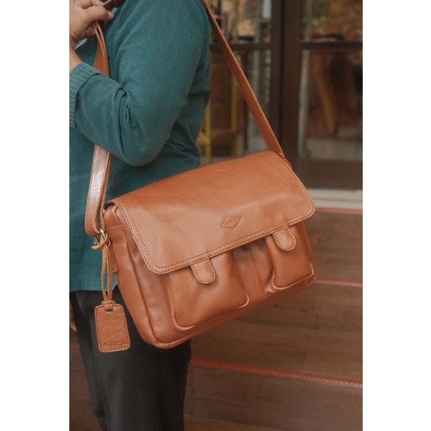 Tas Kulit Asli Pria Sling Marco Laptop 13 Inch Tas Selempang Kerja Simple