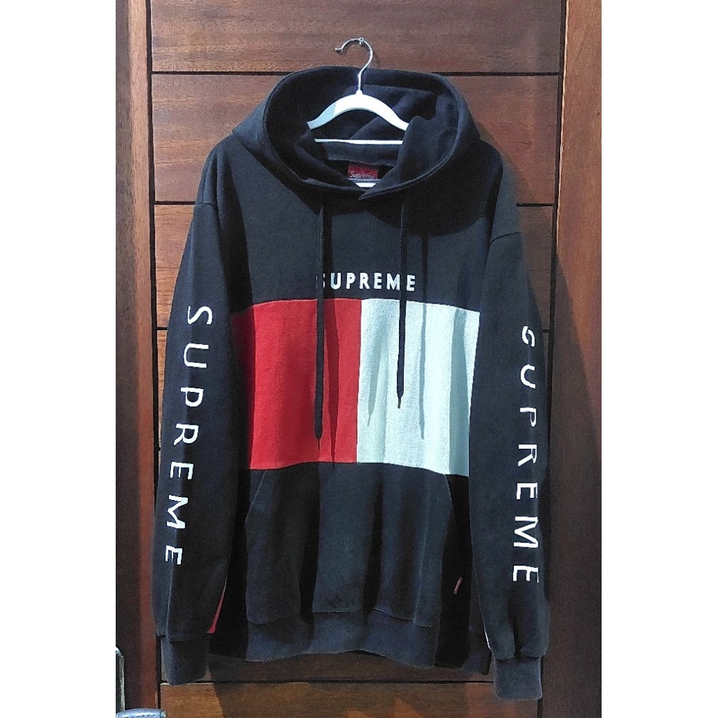 Hoodie Spel Out by Supreme Mark