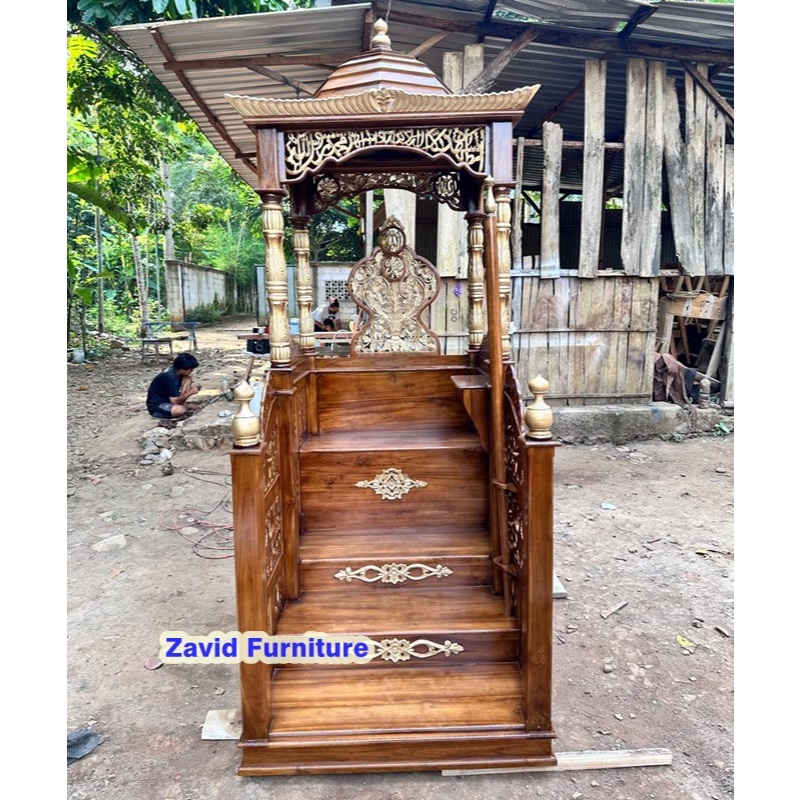 Mimbar tangga depan, mimbar pintu depan, mimbar masjid, mimbar masjid kayu jati, mimbar masjid tangg