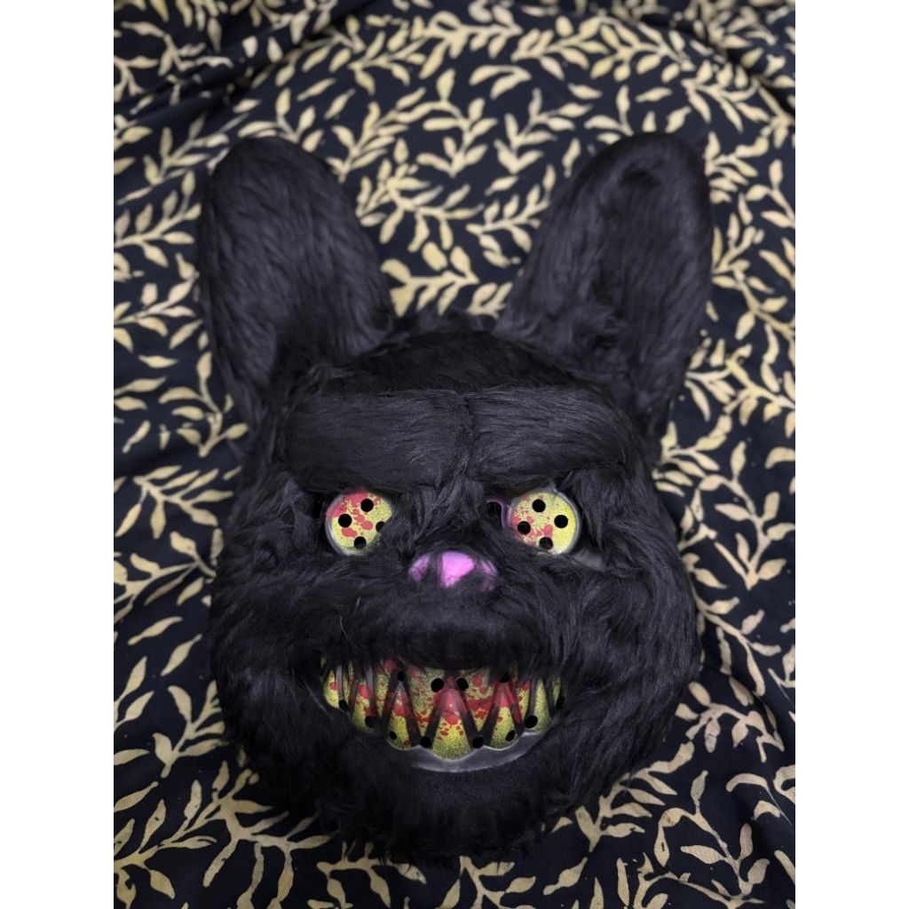 topeng halloween kelinci hitam