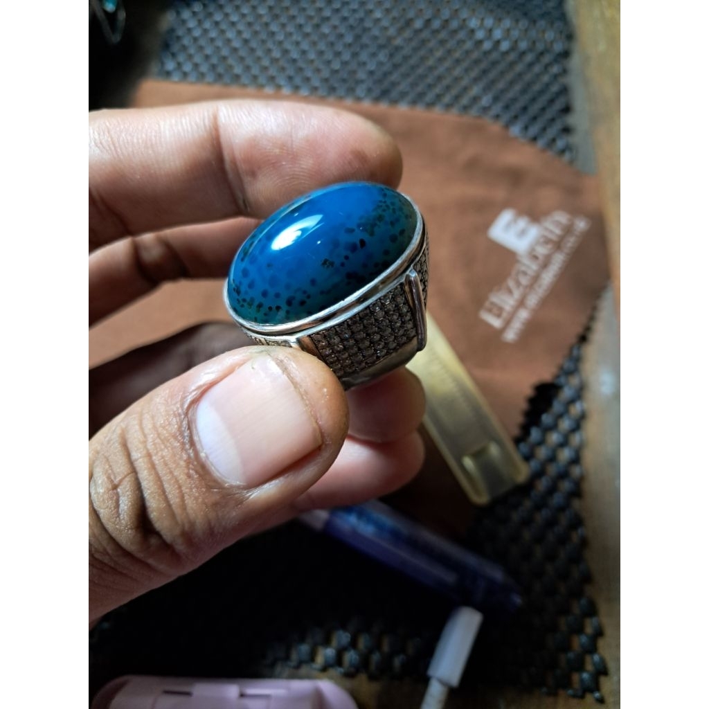 Batu Bacan Coklat Totol Lawas Dim Large Ring Perak Microsetting Mardani