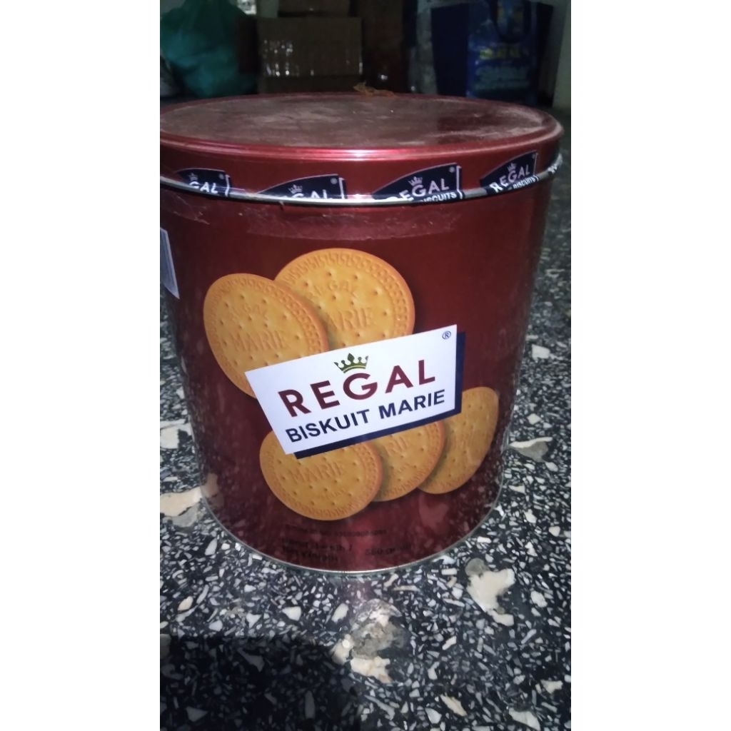 biskuit regal kaleng