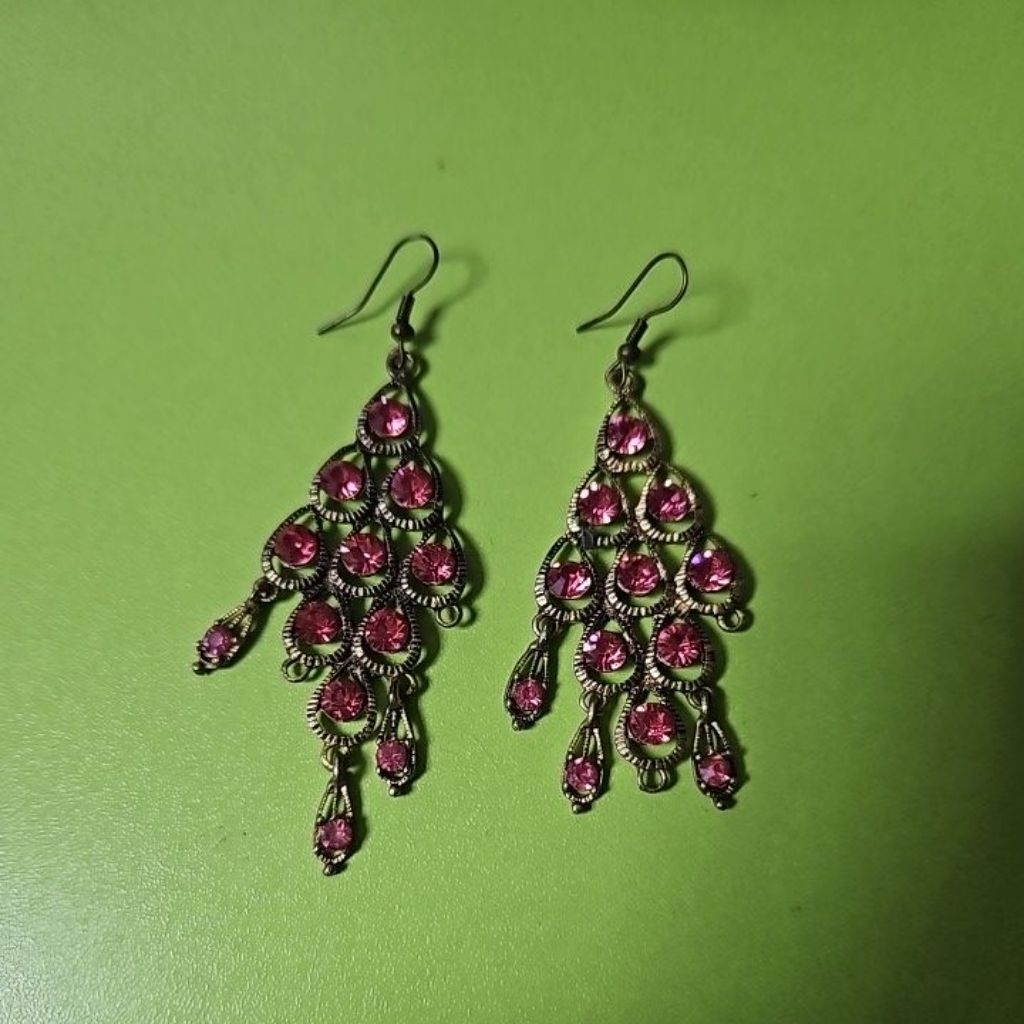 Preloved anting
