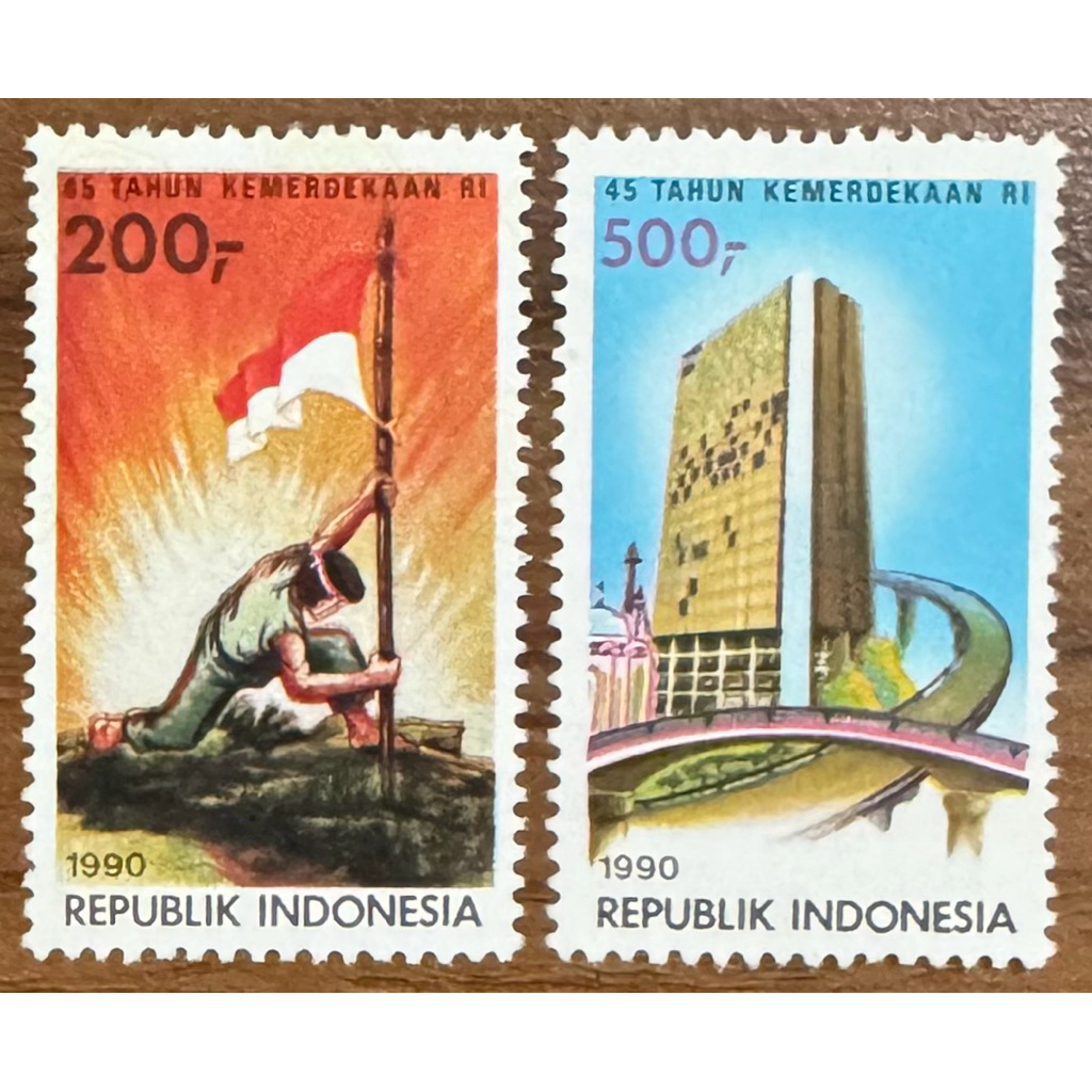 Prangko Kuno Set “45 Tahun Kemerdekaan RI 1990” (Filateli)