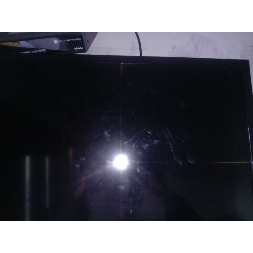 layar lcd TV Sharp LC24DC50M. Ori normal. masih nacap.