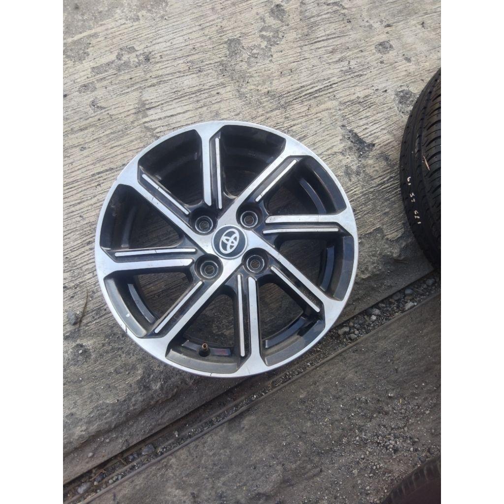 velg  serep calya facelift ring 14 PCD 100 bisa buat SigraAgya