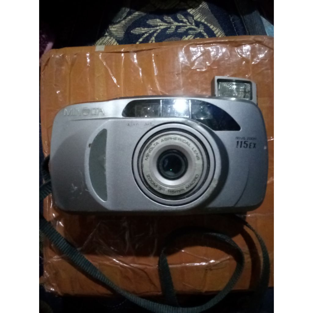 camera analog Minolta RIVA Zoom 115EX