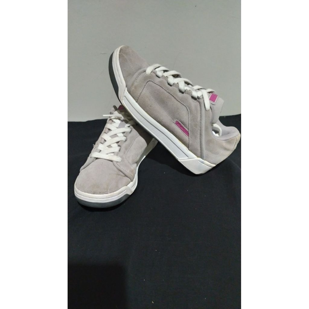Sepatu Rebook RBK Women Gray Suede size 37,5 insole 24 preloved/seken/second/bekas