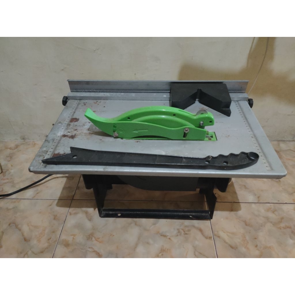 Mesin potong kayu ryu bekas