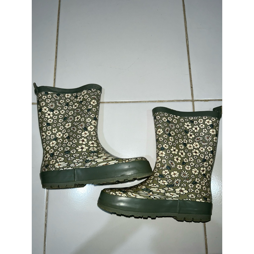 PRELOVED SEPATU BOOTS ANAK PEREMPUAN