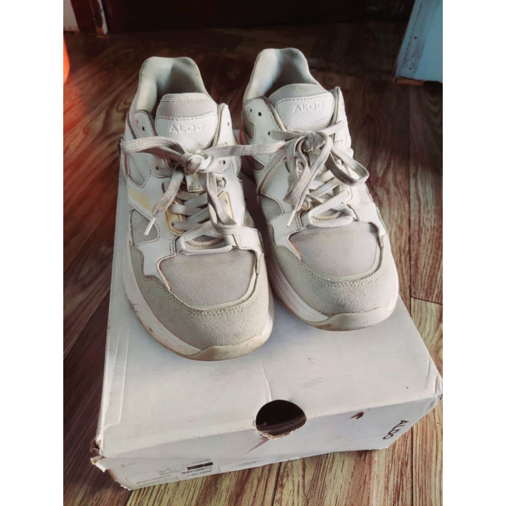 Sepatu Aldo white sneakers