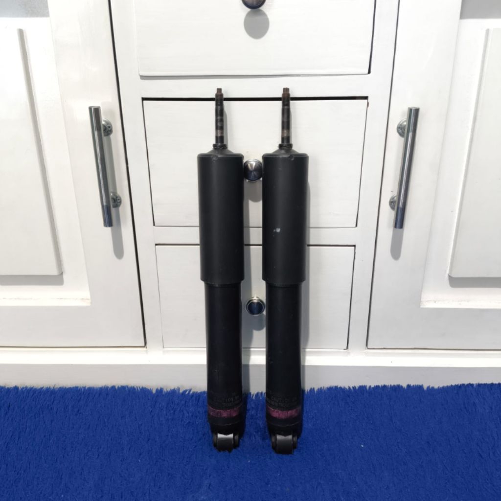 shockbreaker toyota hiace commuter depan