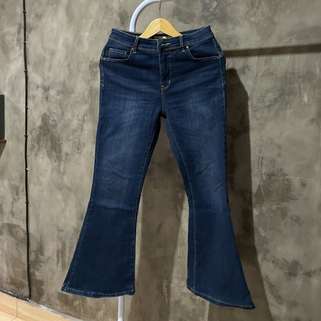 Celana Jeans Cutbray Booty Cut C2