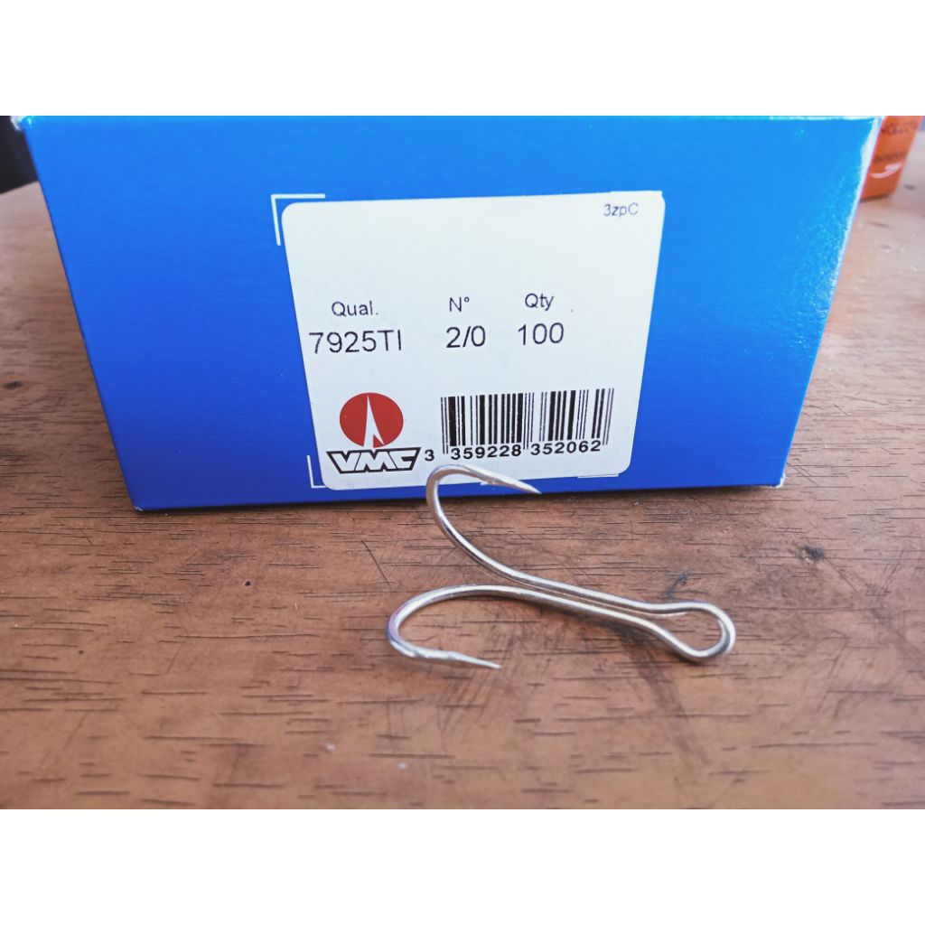 Double Hook VMC 7925TI Size 2/0 Point