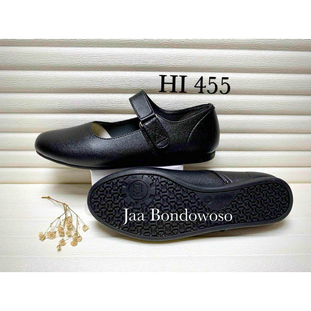 Vavali Sepatu Pantofel Hitam untuk Pelajar Wanita Varian HI 455 heel 2cm Bahan PVC