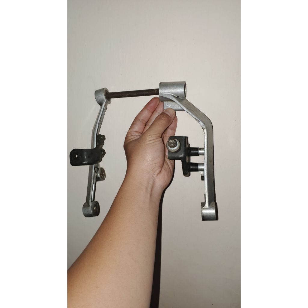 bracket engine mesin part ktm Duke rc