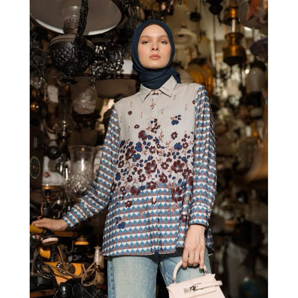 Zalina shirt heaven light lights size M ready stock