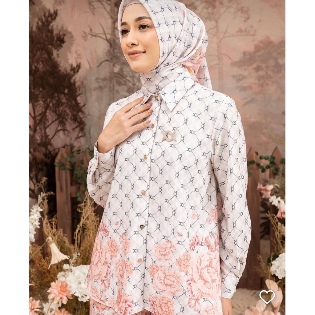 Monogram Rosette Shirt Wearing Klamby size S